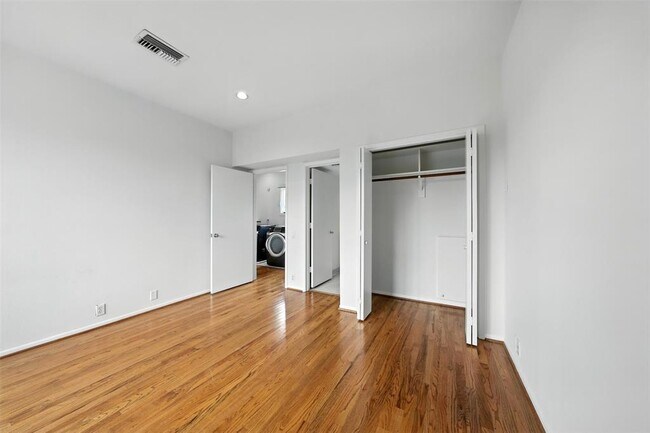 Building Photo - 1385 Arlington St