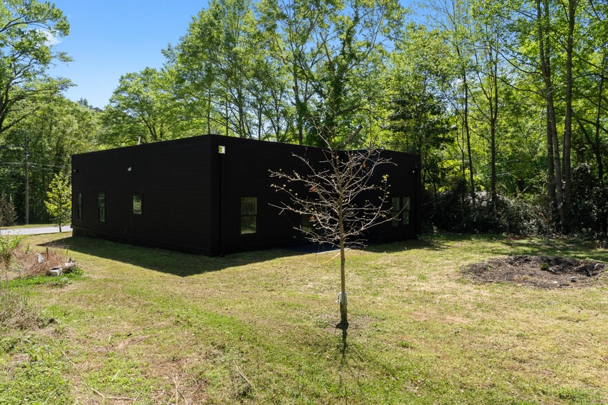 Building Photo - 101 Howell Dr SW