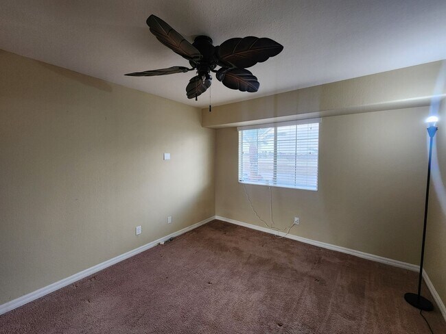 Building Photo - Modern Comfort in the Heart of Summerlin!