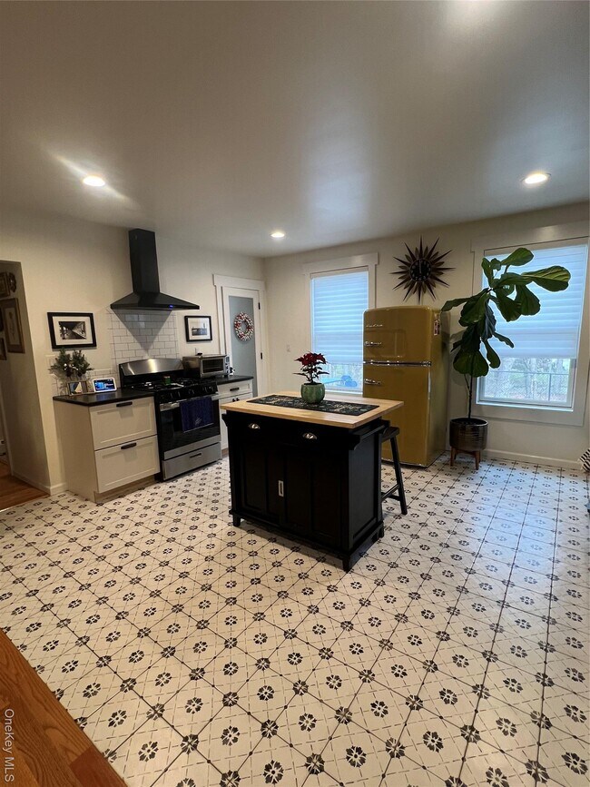 Building Photo - 103 Filors Ln