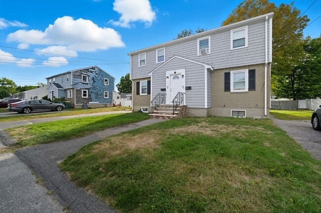 Building Photo - 33 Park Dr
