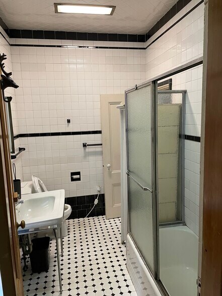 Building Photo - 40 Front St