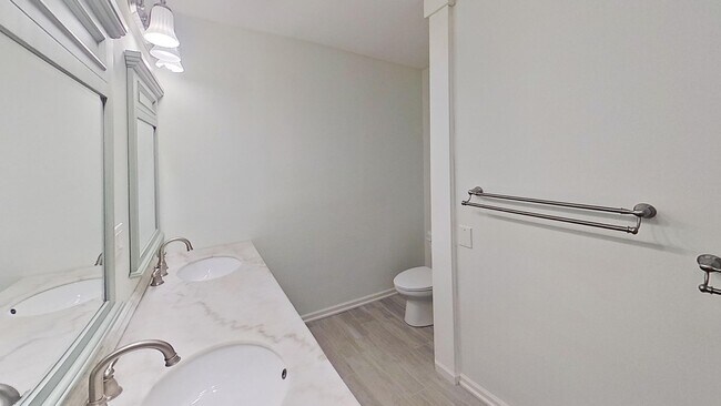 Building Photo - 181 Maple St