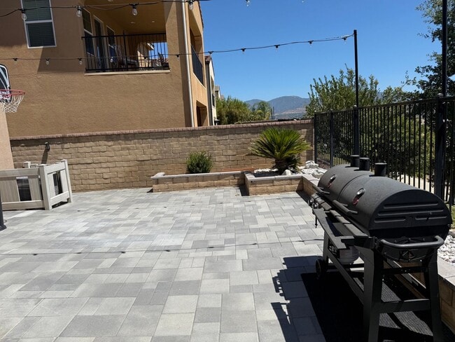 Building Photo - Home in Gated Five Knolls Community | 5 Bedrooms