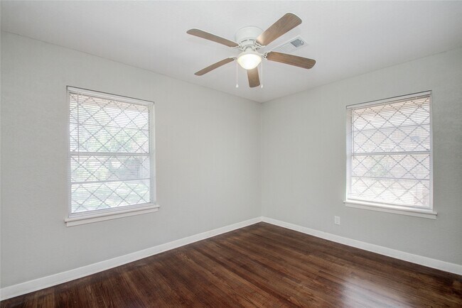 Building Photo - 10226 Envoy St