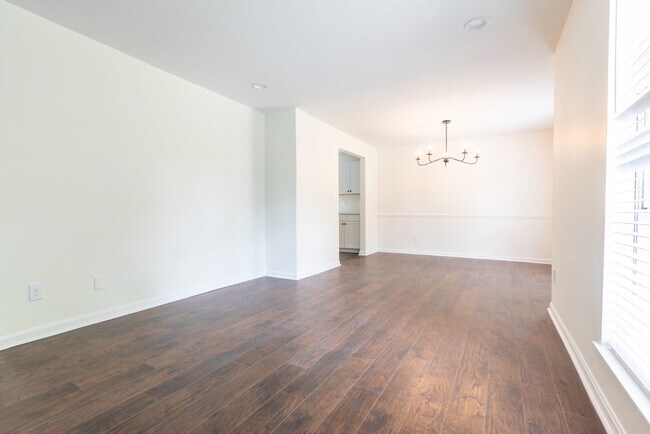 Building Photo - 605 Bonnie Bell Ln