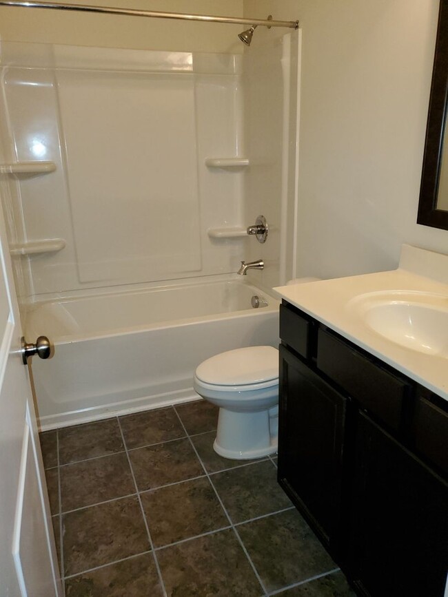 Building Photo - Beautiful 3 Bedroom 2.5 Bath Home Brooklan...
