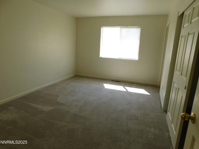 Building Photo - 685 Sunny Ln