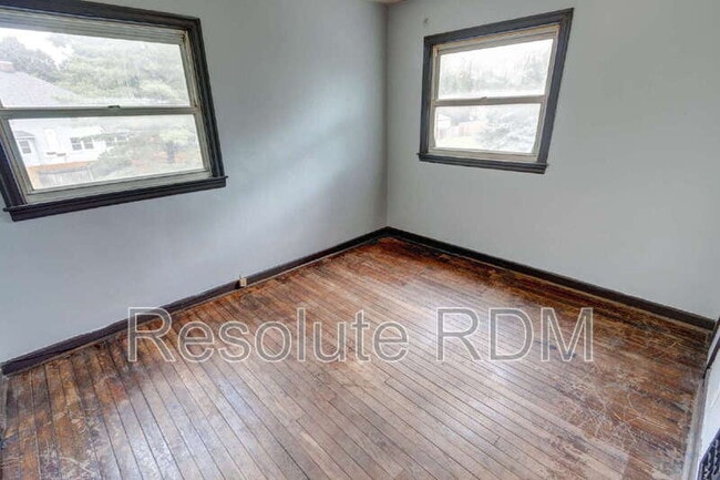 Building Photo - 201 S Emerson Ave