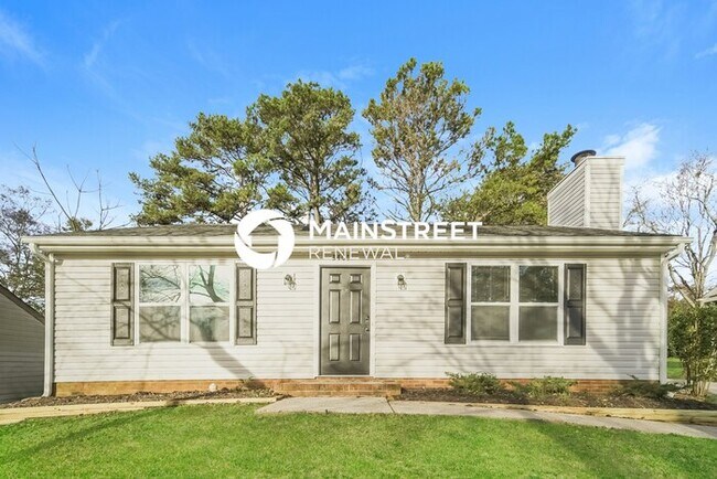 Building Photo - 2 Bedroom Pet-Friendly Home in Charlotte, NC with Main Street Renewal