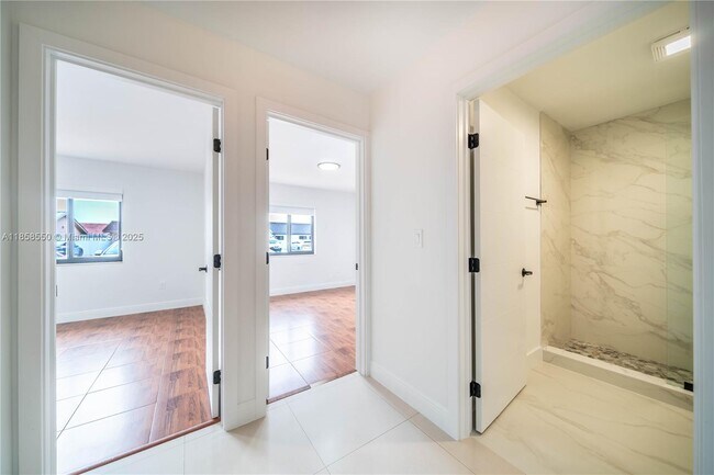 Building Photo - 1001 NW 127th Pl
