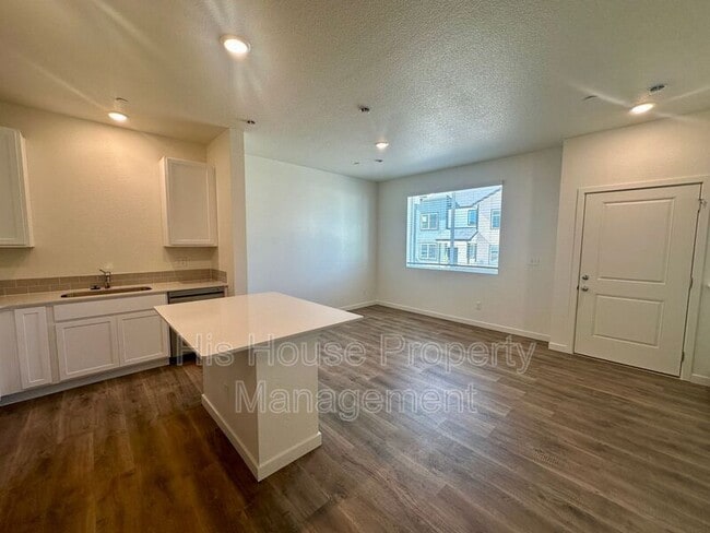 Building Photo - 3904 Pinnacles Ct