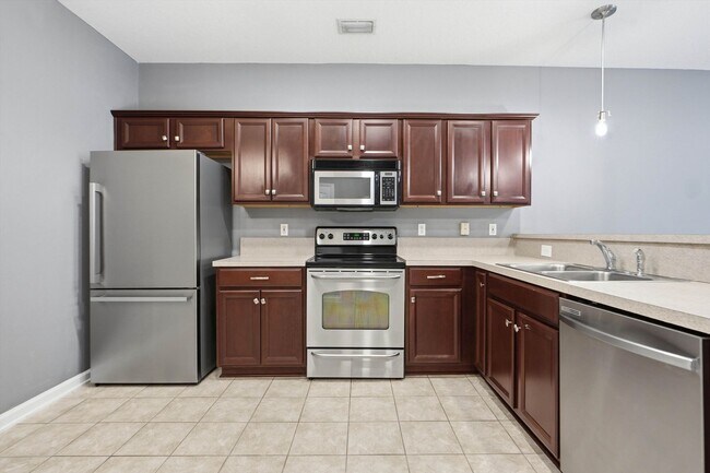 Building Photo - Beautiful TownHome