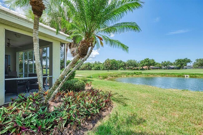 Building Photo - 549 Fallbrook Dr