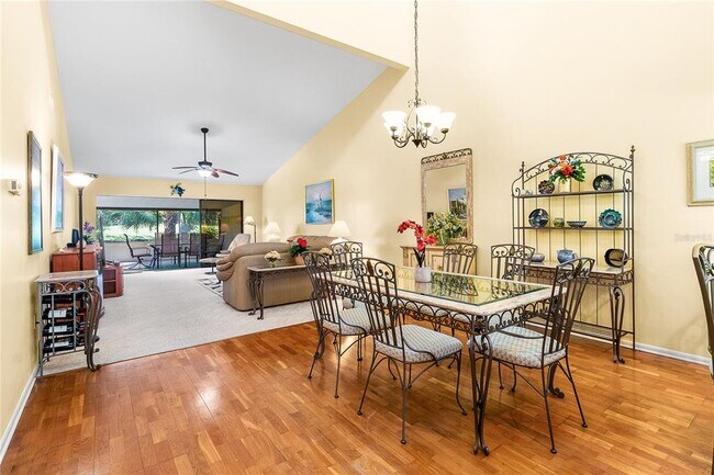 Building Photo - 4660 La Jolla Dr