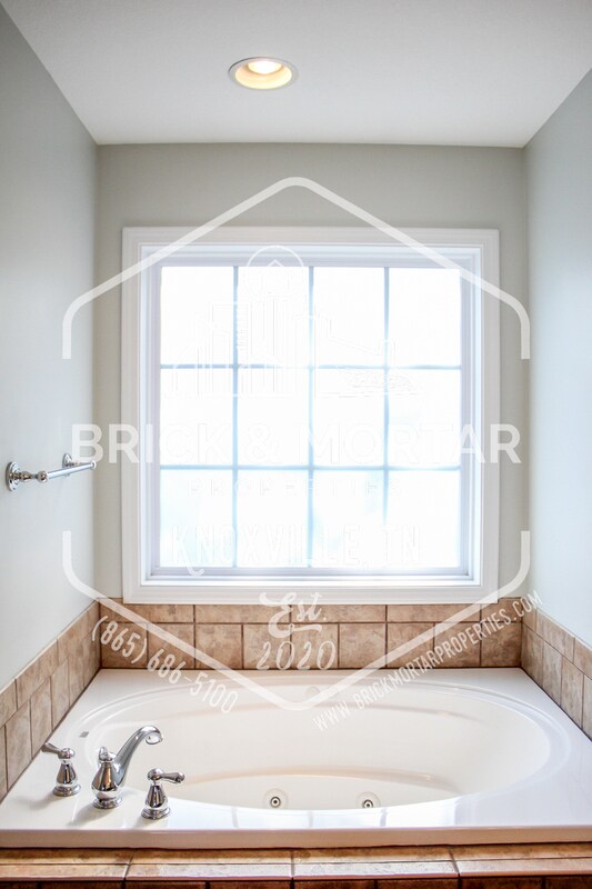 Building Photo - 5722 Rhyne Cove Ln