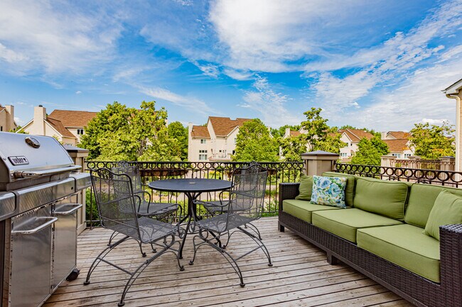 Fantastic Outdoor Space - 515 River St