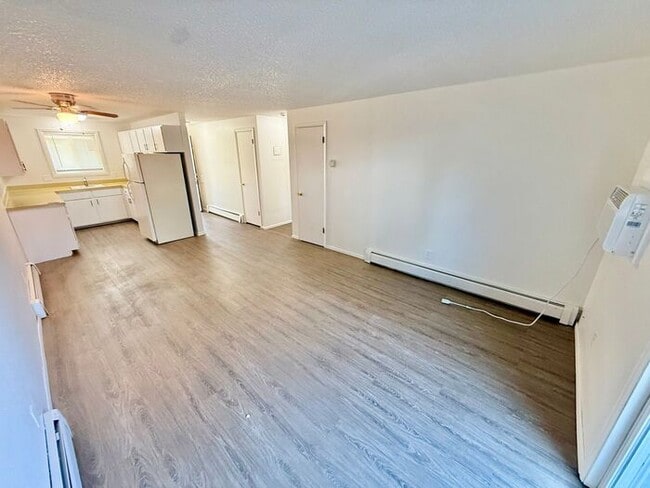Building Photo - Updated 2 bedroom ranch in north Loveland!...