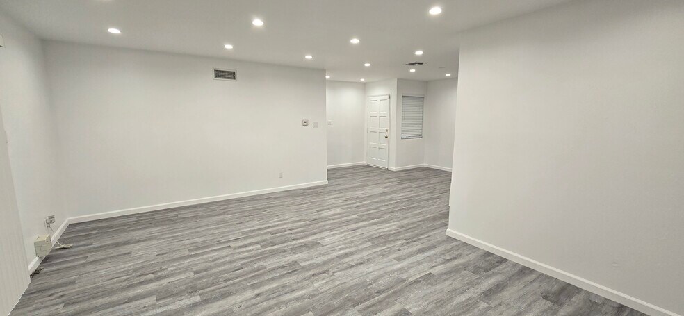 Building Photo - 15707 Ludlow St