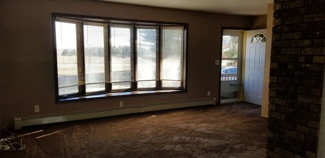 Building Photo - Large 2+ Bedroom home with a country setting