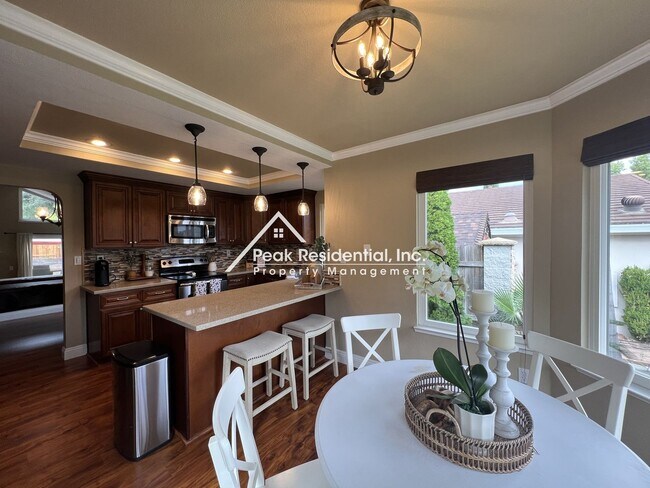 Building Photo - Wonderful 3bd/2ba Orangevale Home with 2 C...