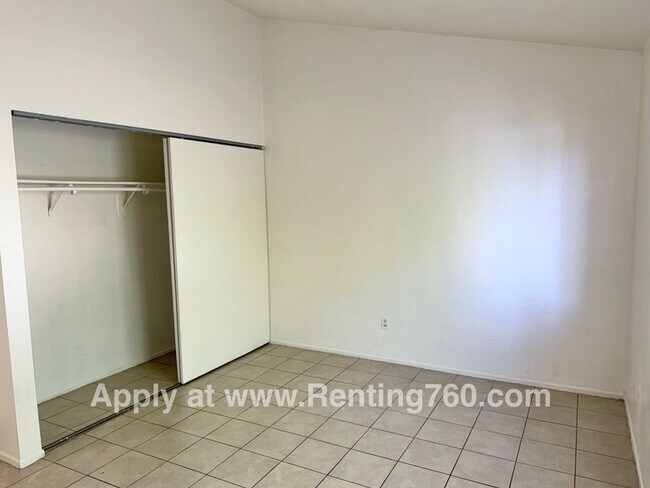Building Photo - Spacious 2 Bed 1 Bath Home With Indoor Lau...