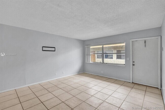 Building Photo - 5316 NW 24th Ct