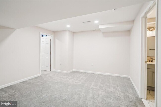 Building Photo - 8803 Black Alder Dr