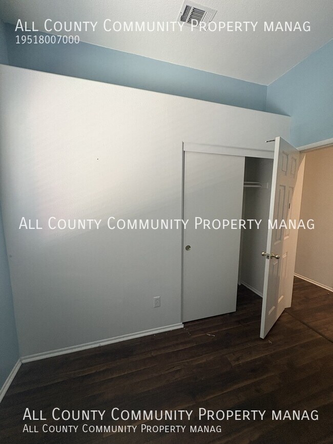 Building Photo - 39560 Bonaire Way