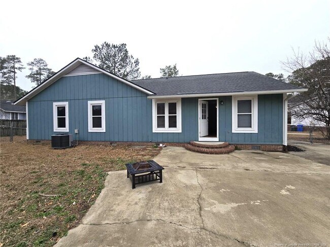 Building Photo - 5600 Woodlake Ct