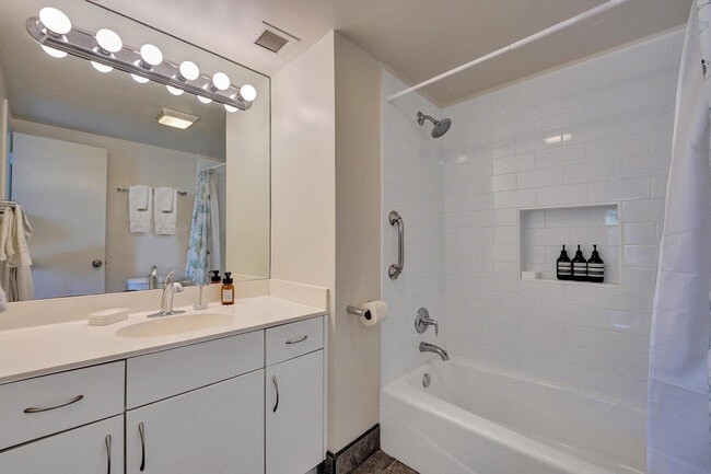 Building Photo - 341 N Birch Rd