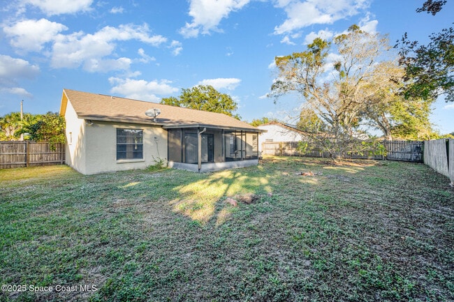 Building Photo - 869 Yorktowne Dr