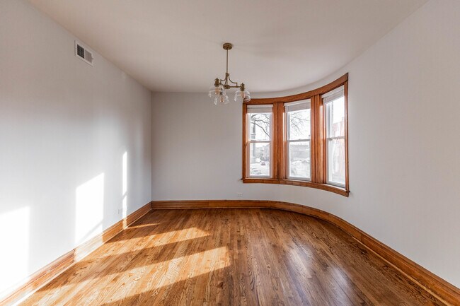 Building Photo - 2842 W Augusta Blvd