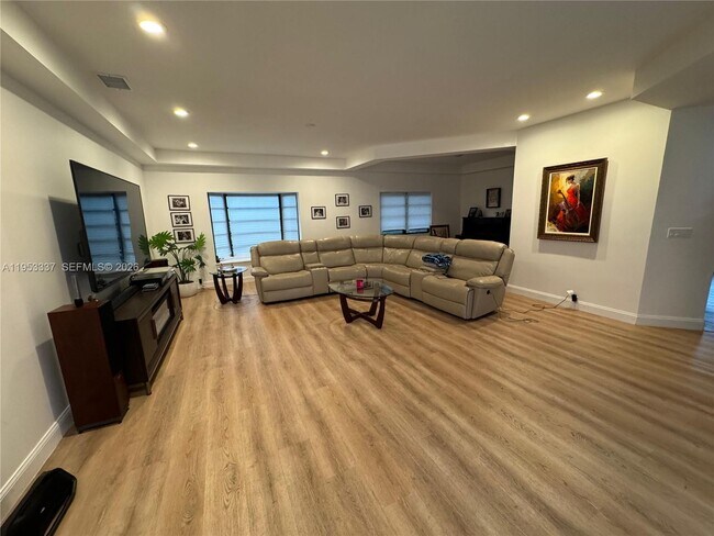 Building Photo - 3911 SW 56th Ct