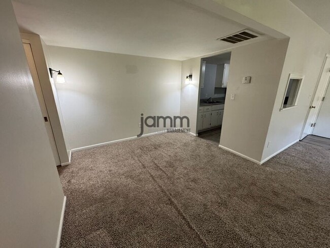 Building Photo - 7025 Carriage Hill Dr