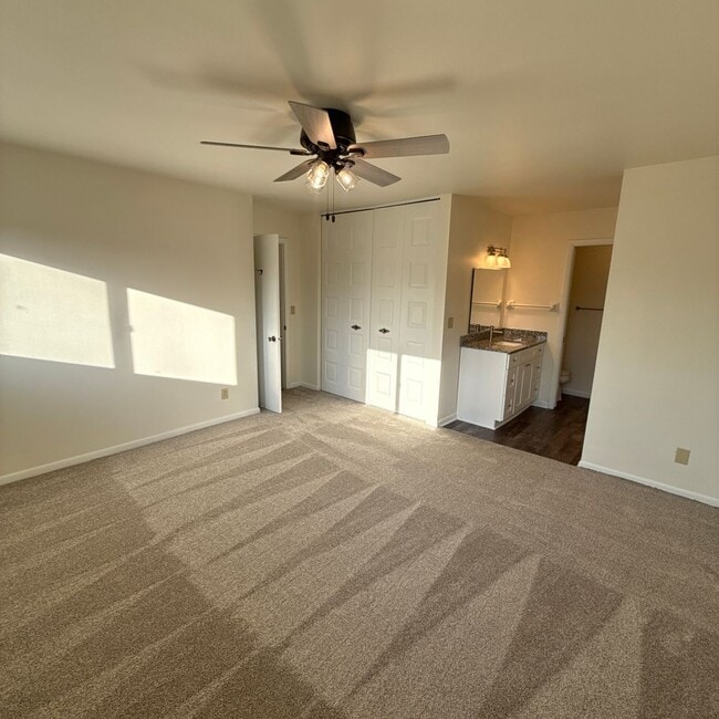 Building Photo - 2239-2239 N Thompson Rd