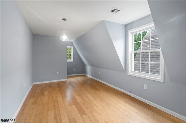 Building Photo - 46 Halsted St