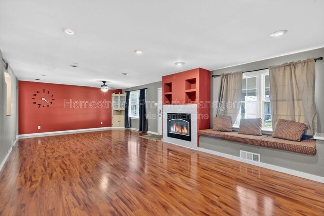 Building Photo - 1255 St Antoine St