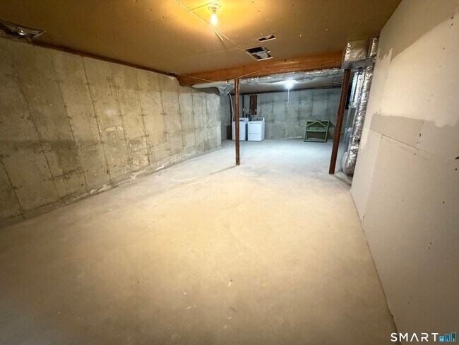 Building Photo - 56 Janet Cir