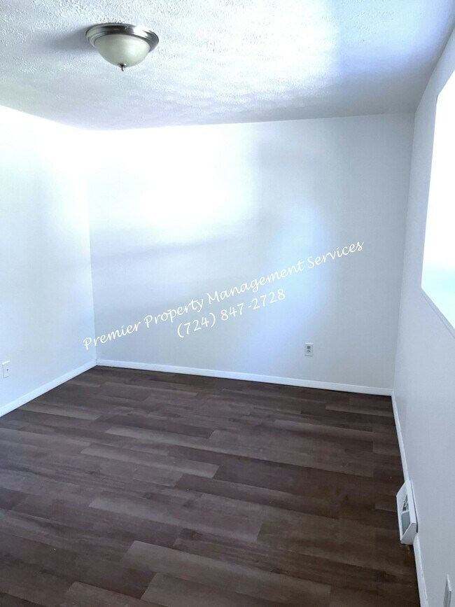 Building Photo - 453 McCleery St