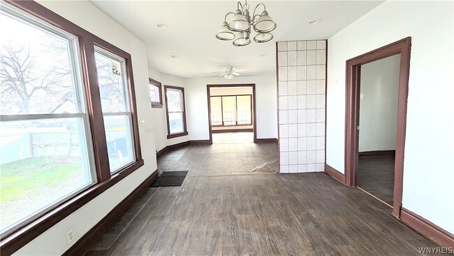 Building Photo - 26 Madison St