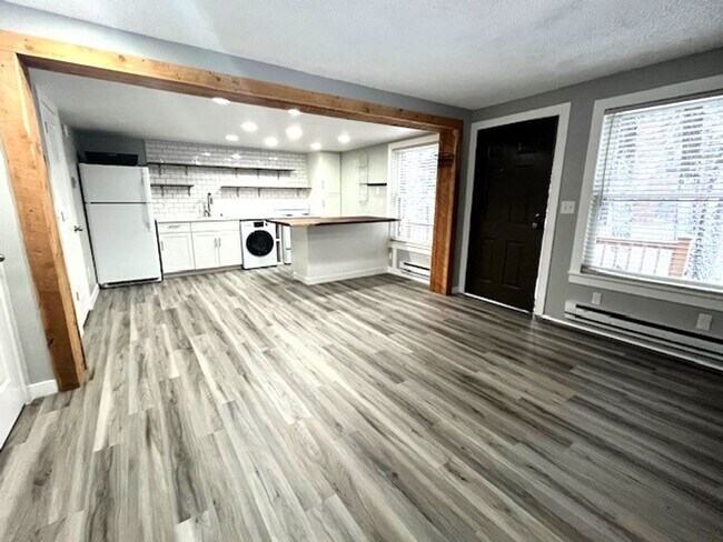 Building Photo - Creekside Condominiums #20C