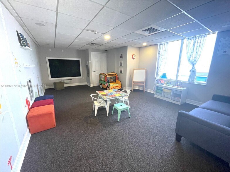 Building Photo - 900 SW 8th St