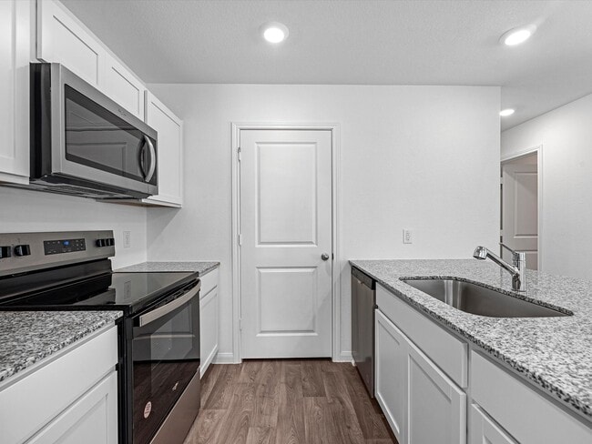 Building Photo - 14659 New Vlg Dr