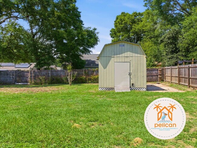 Building Photo - "Charming 3-Bedroom Retreat on Deedra Avenue - Spacious Living at 1325 Sq Ft in Pensacola!"