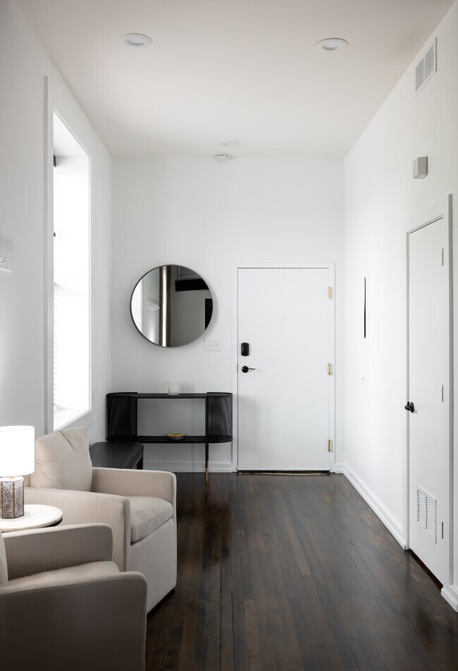 Building Photo - 223 S Hancock St