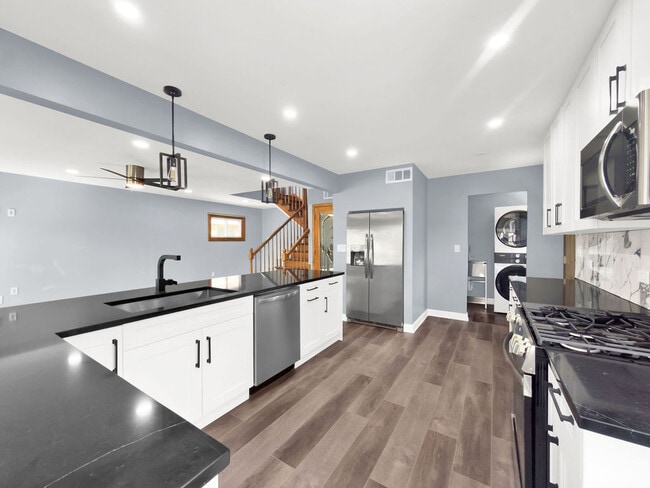 Building Photo - 5845 S Sayre Ave