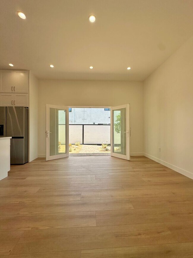 Building Photo - 1135 Scofield Dr
