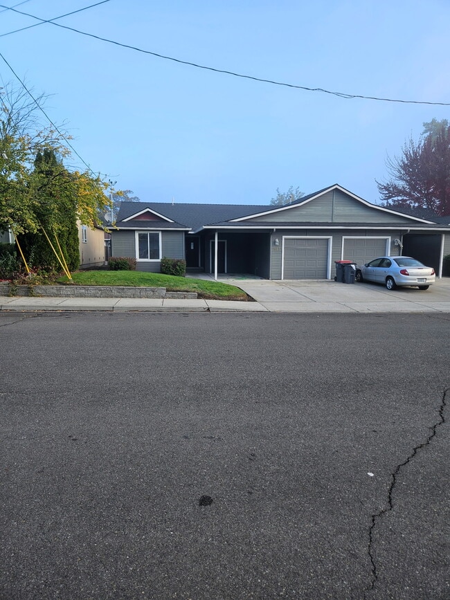 Building Photo - 941 Laurel St