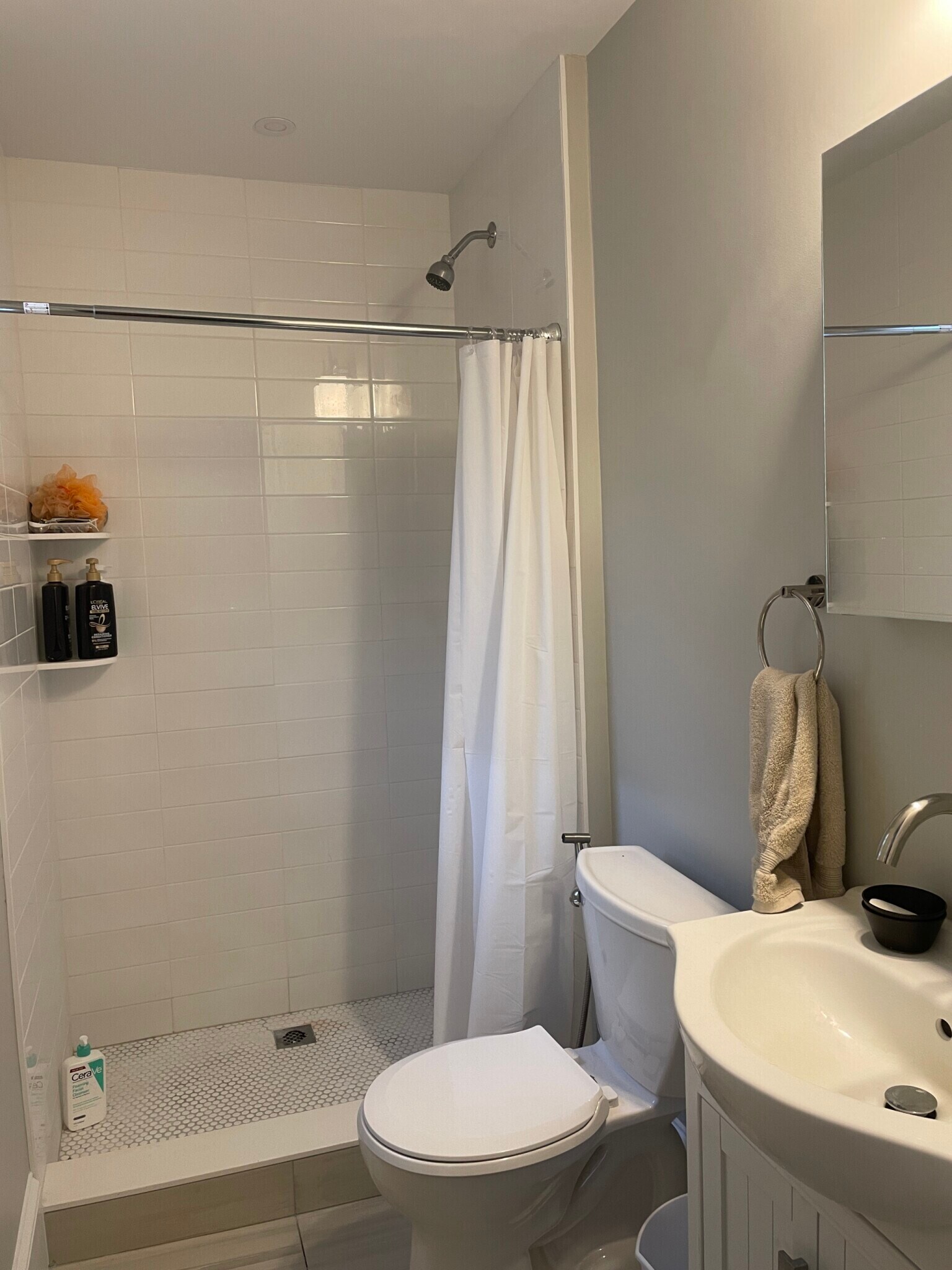 Building Photo - 267 E Cottage St